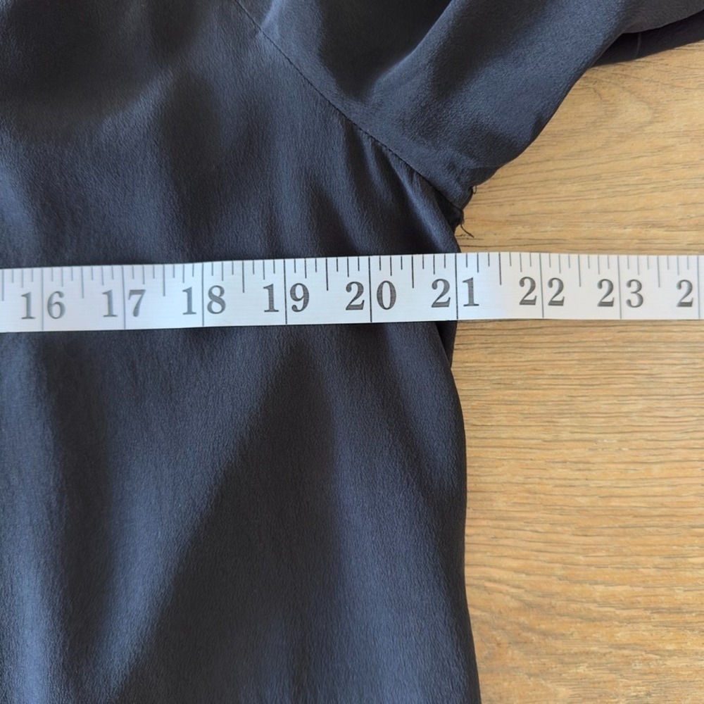 Lilly Pulitzer Elsa 100% Silk Long Sleeve Flowy Top-3 Button V-neck-Onyx-Size Lg - Picture 12 of 16